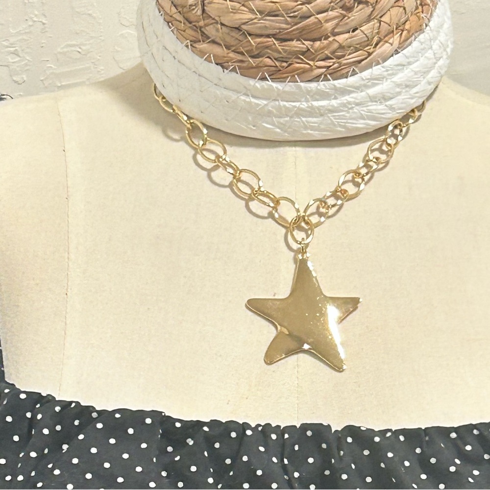 Star Pendant with Chunky Chain - Yellow Gold Copper Alloy